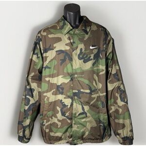 Camo Nike SB Skateboarding Windbreaker Jacket AT9912-222 Men’s Size Medium